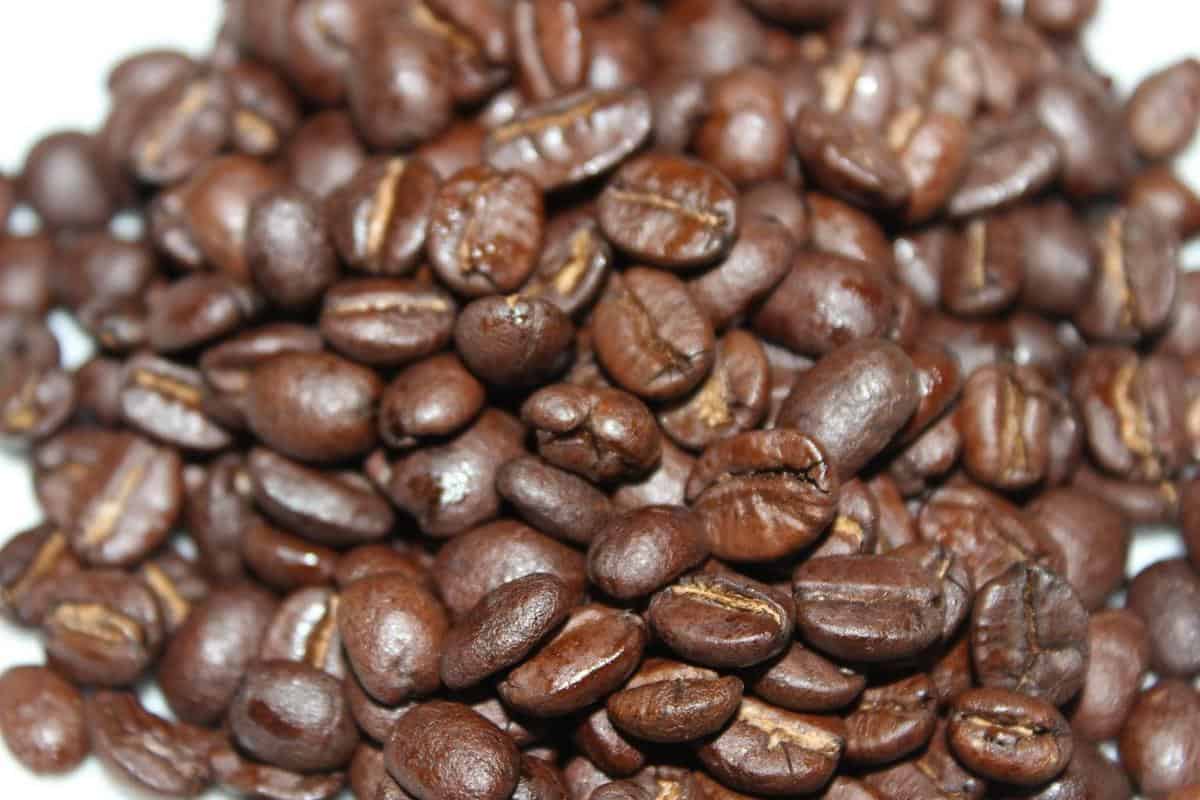 Step-by-step guide on how to roast coffee beans at home for a rich and flavorful brew
